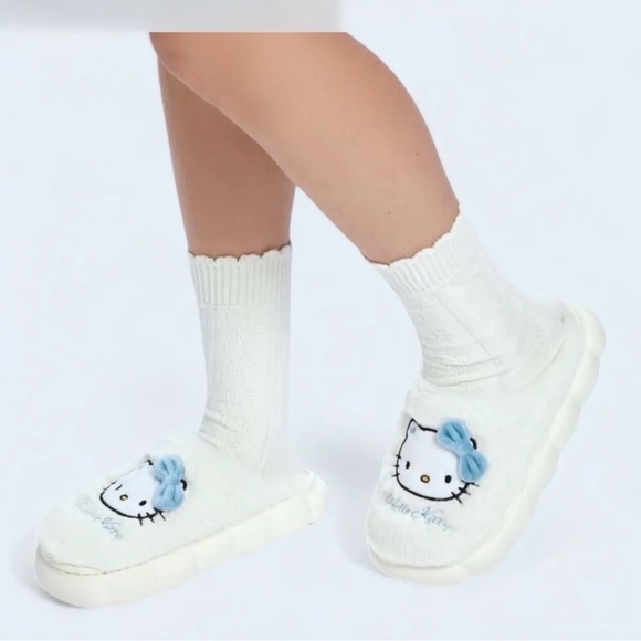 New Forever 21 Hello Kitty Cloud House Slippers Size Large 8.5-10 - Picture 2 of 3